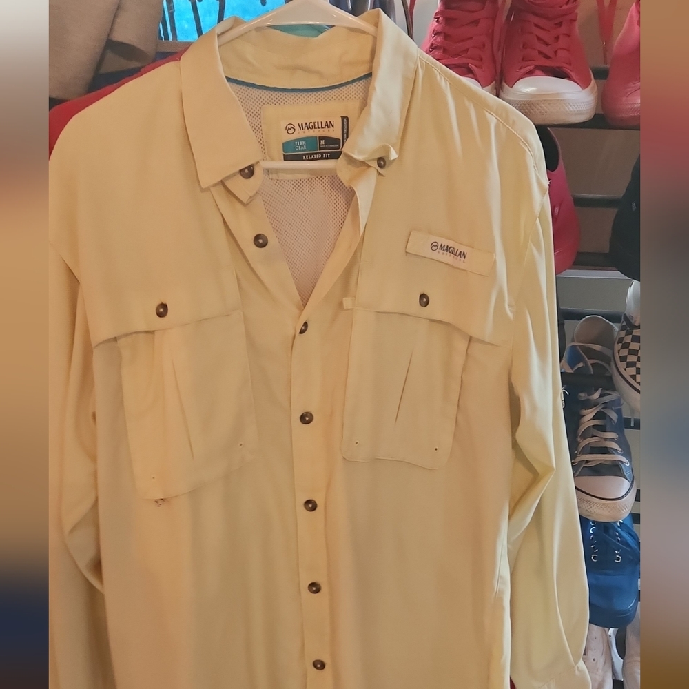 Mens Magellan button down size medium color is yellow and in great shape.